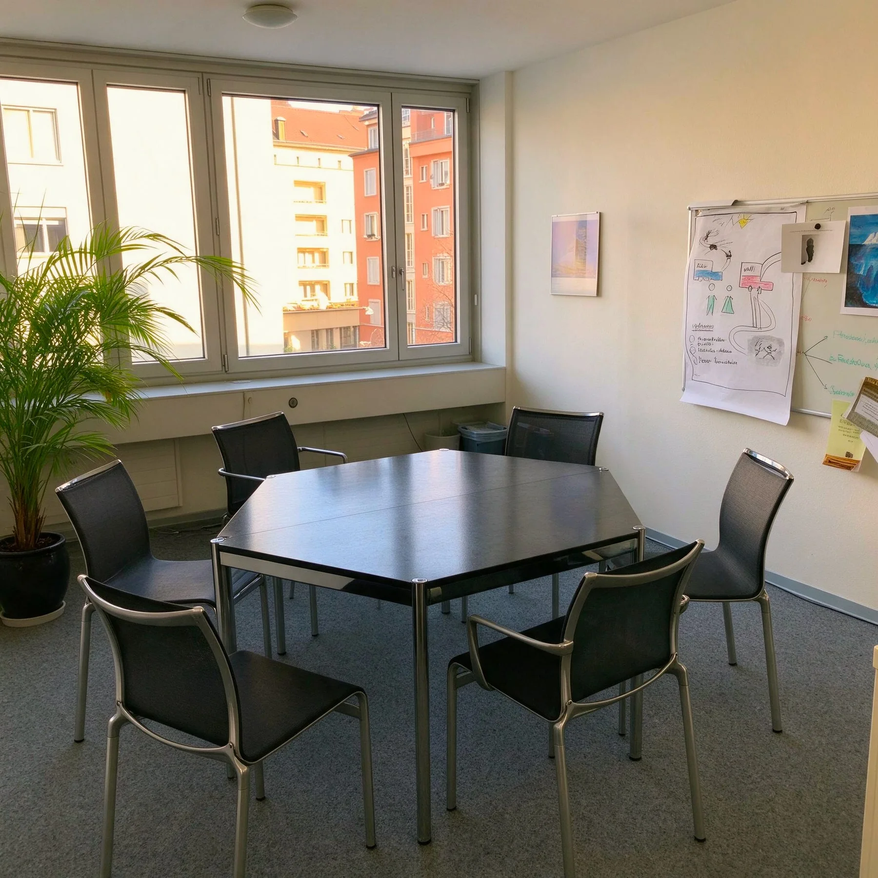Besprechungssituation im Beratungsraum von Martin Zwahlen